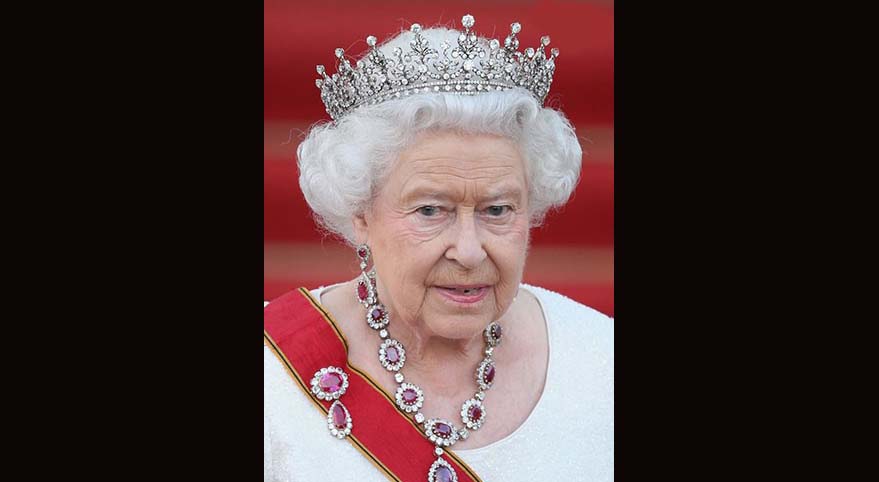 زیباترین گردنبندهای ملکه انگلیس